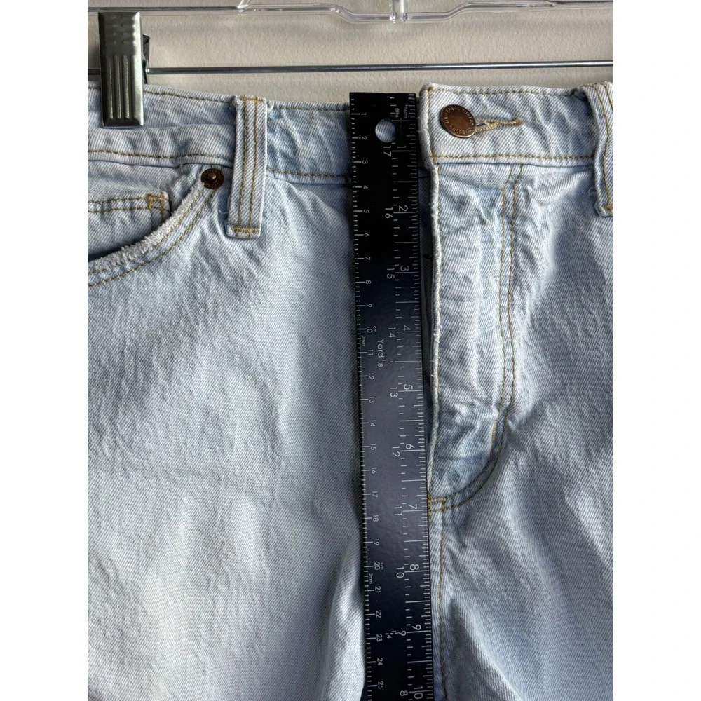 Universal Thread Light Wash Denim Shorts Women Size 12/31R